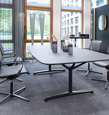 Konferenztisch und Besucherstühle Fabrikat Bene Modell Filo